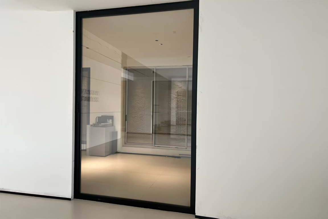 Glass Pivot Door 768.jpg
